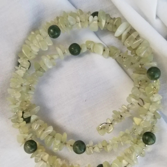 Wire strung prehnite and jade bracelet - Picture 3 of 6